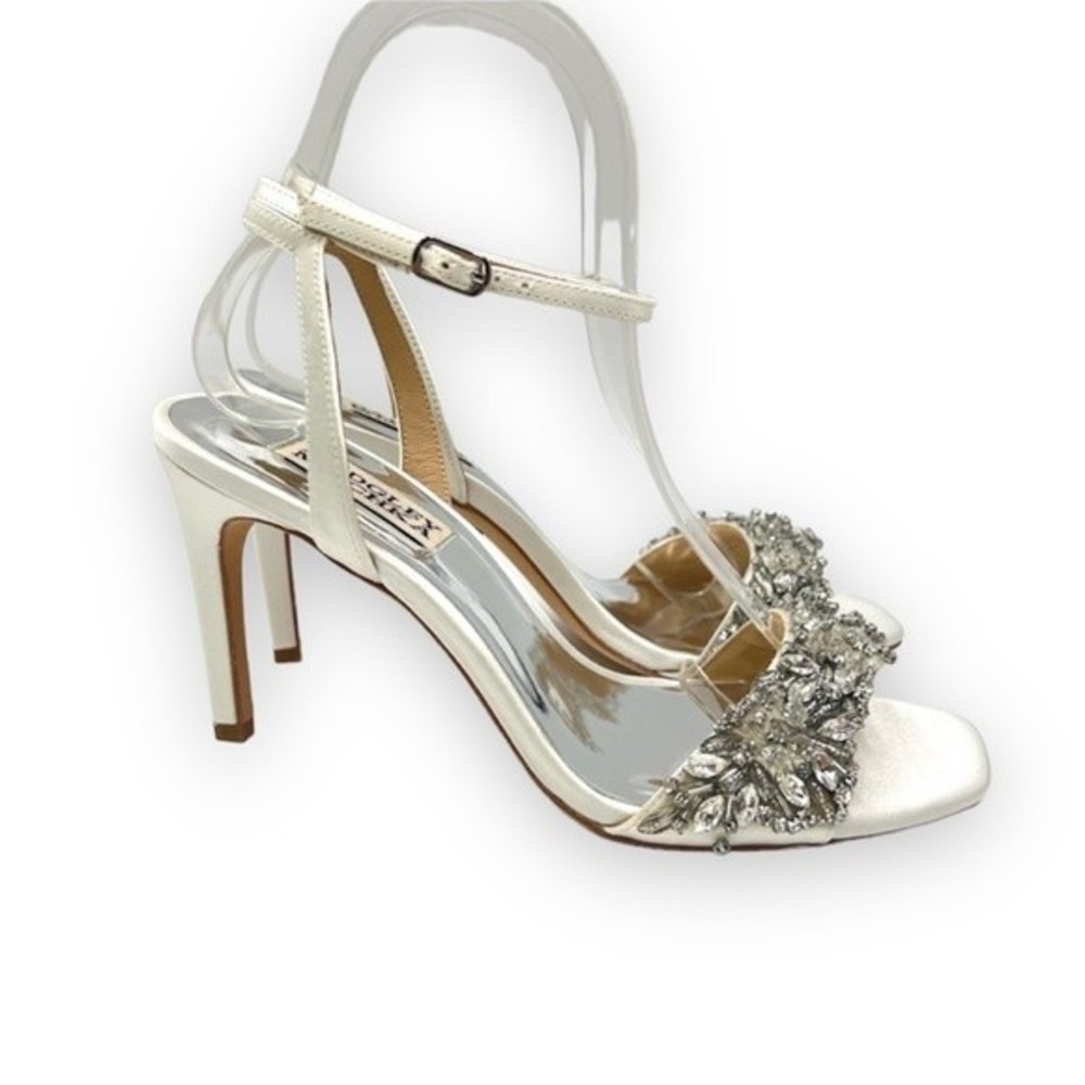 Badgley Mischka Size 6 Rider Soft White Satin Jeweled Dress Sandals Heels Shoes